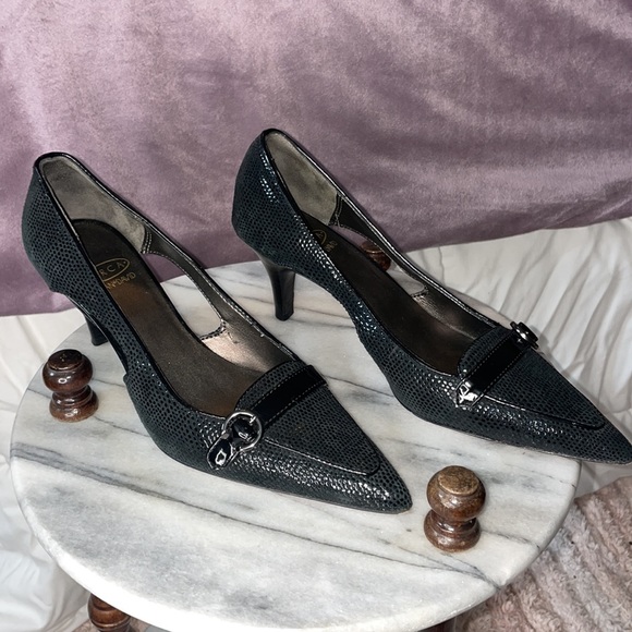 Joan & David Shoes - Black Heels